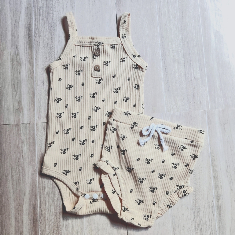 Baby Girl Ribbed 2Pc Floral Set Neutral Bodysuit & Ruffle Bloomer 9-12M Outfit